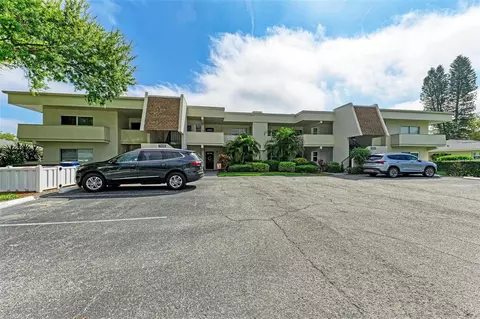 7405 W Country Club Dr N #203, Sarasota, FL 34243