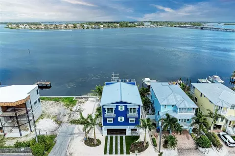 1107 Bay Dr N, Bradenton Beach, FL 34217