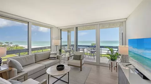 1055 Gulf Of Mexico Dr #301, Longboat Key, FL 34228