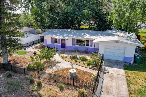 2715 Oxford Dr W, Bradenton, FL 34205