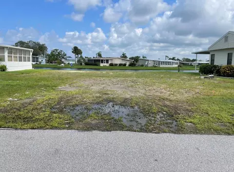 99 King Arthur Dr, Nokomis, FL 34275