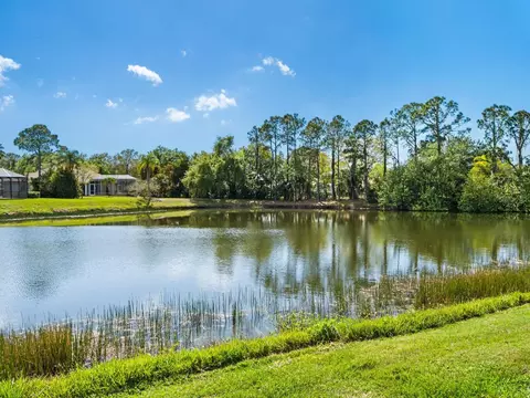 7171 Victoria Cir, University Park, FL 34201