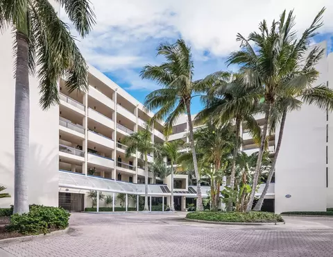 1930 Harbourside Dr #111, Longboat Key, FL 34228