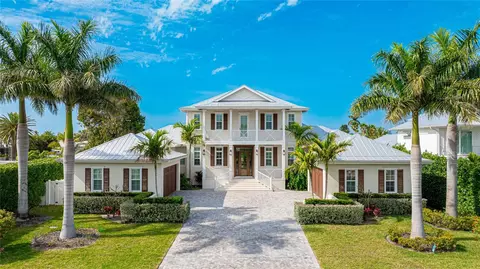 532 Key Royale Dr, Holmes Beach, FL 34217