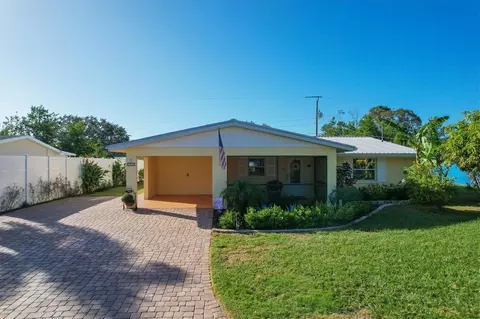 2930 Woodcrest Dr, Sarasota, FL 34239