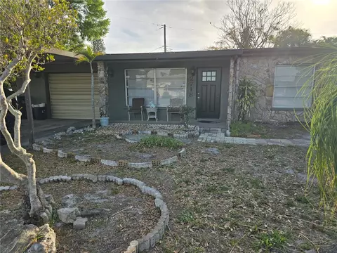 2718 19th St W, Bradenton, FL 34205