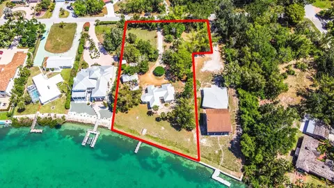 126 Circuit Rd, Nokomis, FL 34275