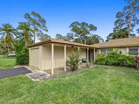 2260 Willow Tree Dr #86, Sarasota, FL 34231