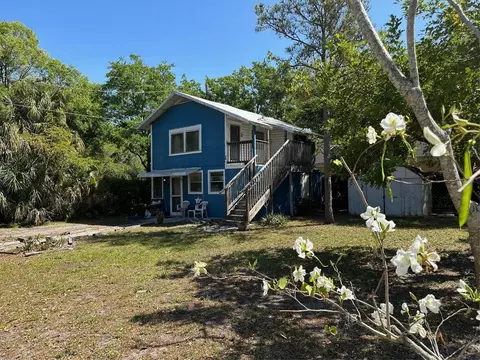 501 5th Avenue Dr E, Bradenton, FL 34208