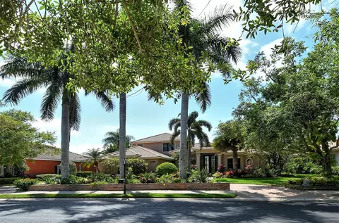5316 Hunt Club Way, Sarasota, FL 34238