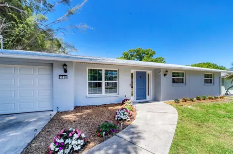 2220 Huntington Ave, Sarasota, FL 34232