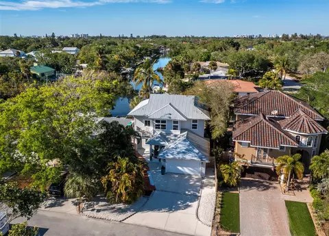 675 Avenida De Mayo, Sarasota, FL 34242