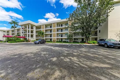 7461 W Country Club Dr N #209, Sarasota, FL 34243