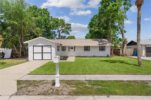 1105 65th Avenue Dr W, Bradenton, FL 34207