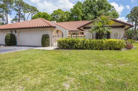 5489 Golf Pointe Dr, Sarasota, FL 34243