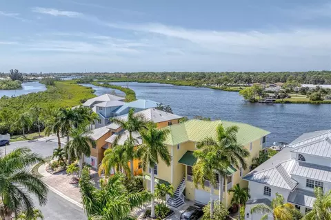 712 Shakett Creek Dr, Nokomis, FL 34275