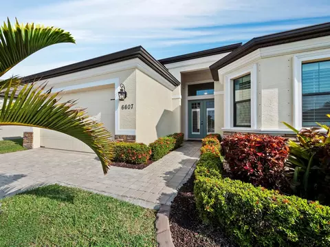6607 35th Ct E, Sarasota, FL 34243