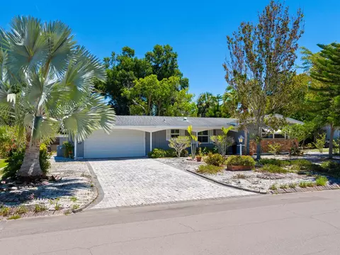 2521 Croton Ave, Sarasota, FL 34239