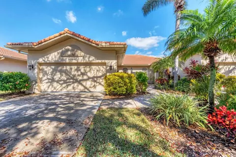 3385 Chelmsford Ct #30, Sarasota, FL 34235