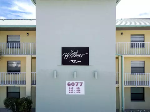 6055 113th St #106, Seminole, FL 33772
