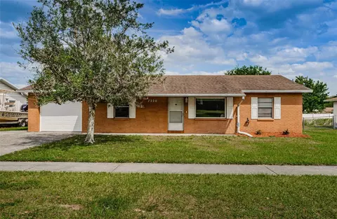 7220 Applegate Dr, Zephyrhills, FL 33540