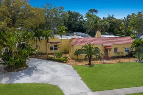 7811 Senrab Dr, Bradenton, FL 34209