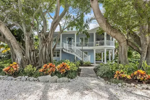 106 Beach Ave, Anna Maria, FL 34216
