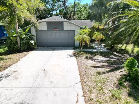 2046 Cambridge Dr, Sarasota, FL 34232