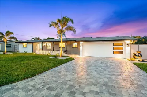3107 Pinecrest St, Sarasota, FL 34239