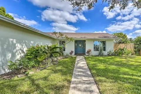 11221 Sol Vista Dr, Largo, FL 33774