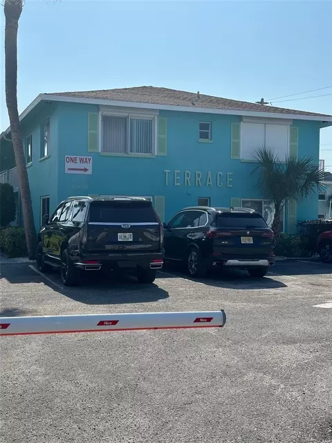 117 7th St N #11, Bradenton Beach, FL 34217