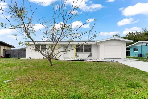 609 Oxford Dr, Venice, FL 34293