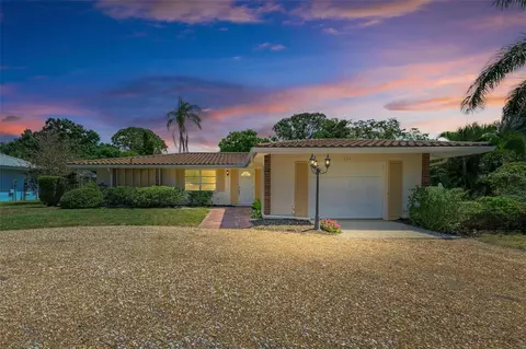 225 Monet Dr, Nokomis, FL 34275