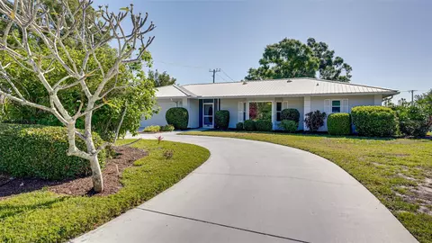4818 W Country Club Dr, Sarasota, FL 34243