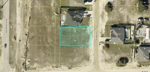 906 NE Juanita Pl, Cape Coral, FL 33909