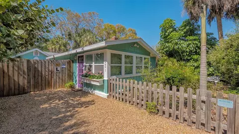 1921 Edgewater Dr, Sarasota, FL 34234
