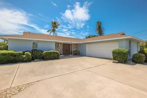 608 Foxworth Ln, Holmes Beach, FL 34217