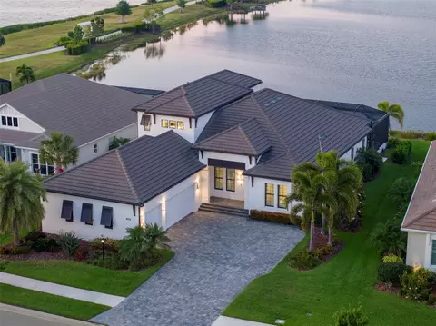 8076 Grande Shores Dr, Sarasota, FL 34240