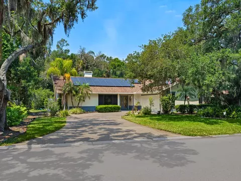 327 Whispering Oaks Ct, Sarasota, FL 34232