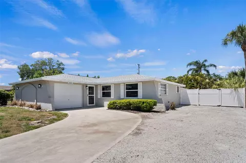 330 Sunset Beach Dr, Venice, FL 34293