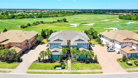 7462 Divot Loop, Lakewood Ranch, FL 34202