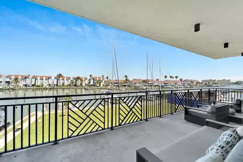 300 150th Ave #201, Madeira Beach, FL 33708