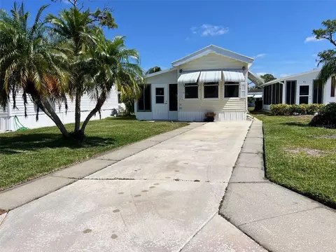 42 Crown Point Dr, Nokomis, FL 34275