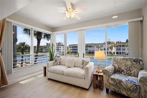 4390 Exeter Dr #204, Longboat Key, FL 34228
