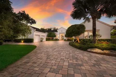 3336 Old Oak Dr, Sarasota, FL 34239