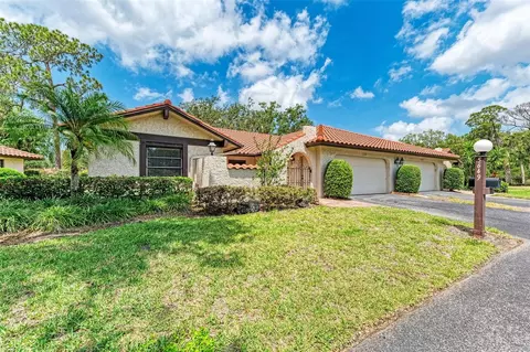 5649 Golf Pointe Dr, Sarasota, FL 34243