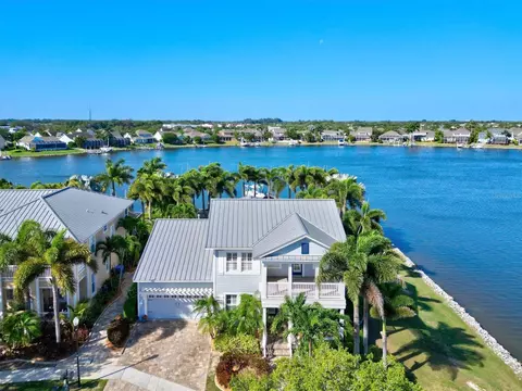 5222 Point Harbor Ln, Apollo Beach, FL 33572