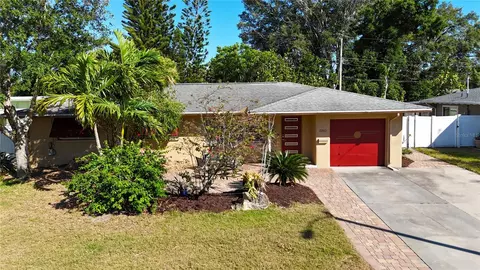 2240 Valencia Dr, Sarasota, FL 34239