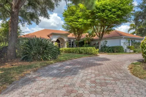 8128 Regents Ct, University Park, FL 34201