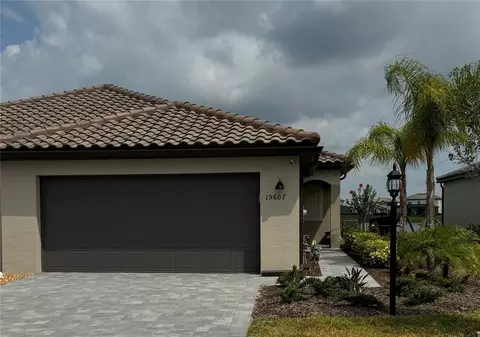 15607 Sunny Day Dr, Bradenton, FL 34211